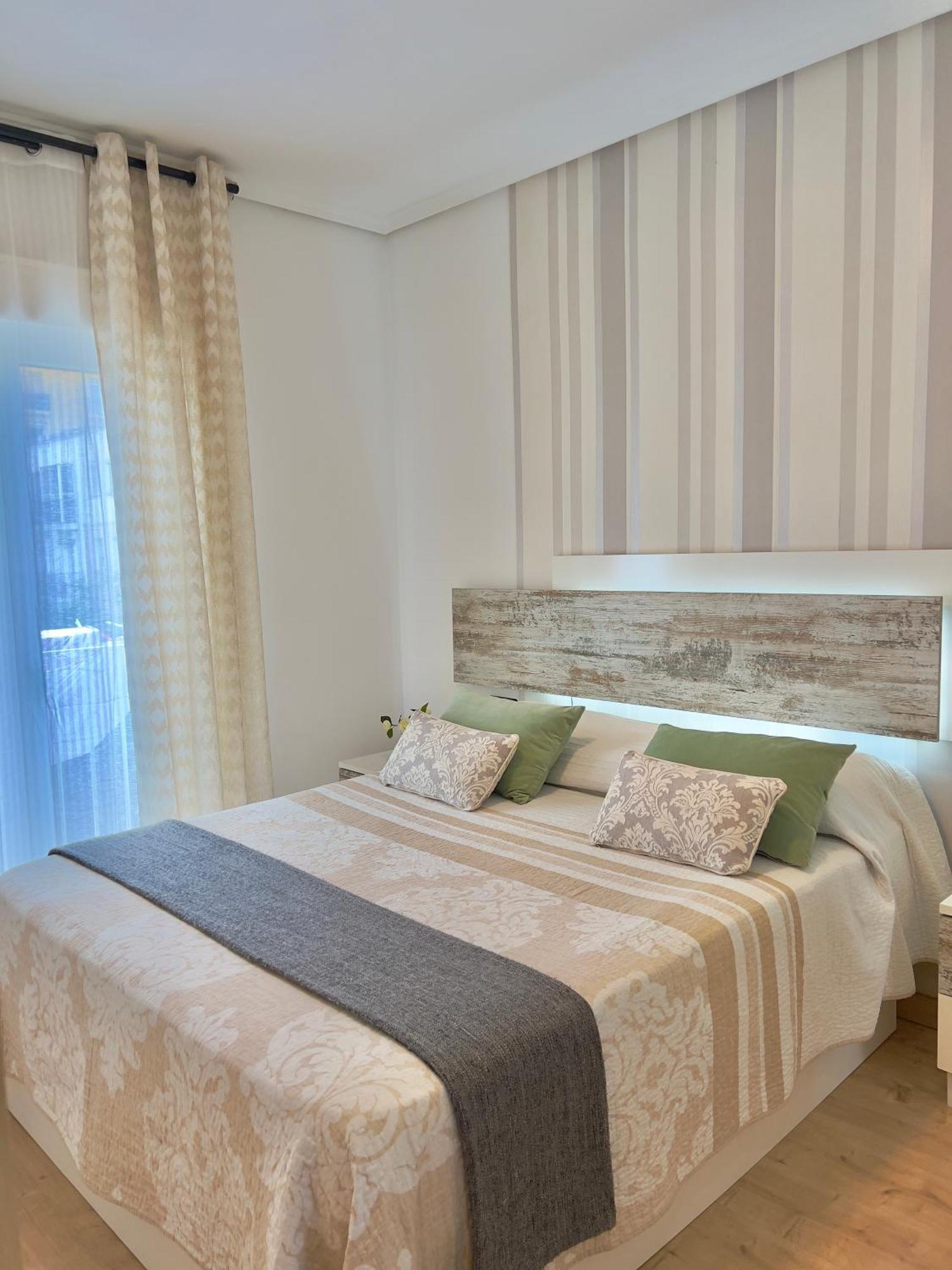 Cozy Apartment In Valencia! Wi-Fi ! ภายนอก รูปภาพ